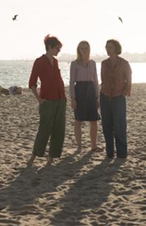 Elle Fanning feet photo thumbnail