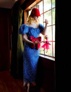 Elle Fanning feet photo thumbnail