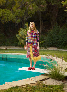 Elle Fanning feet photo thumbnail