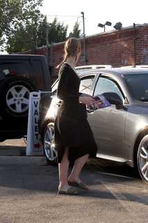 Elle Fanning feet photo thumbnail