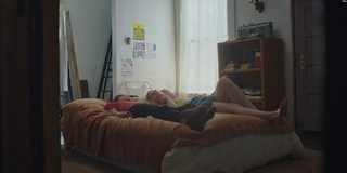 Elle Fanning feet photo thumbnail