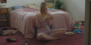 Elle Fanning feet photo thumbnail