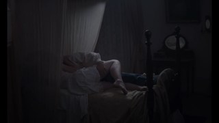 Elle Fanning feet photo thumbnail