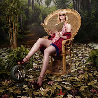 Elle Fanning feet photo thumbnail