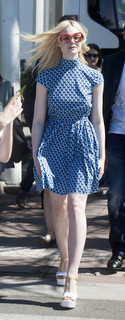 Elle Fanning feet photo thumbnail