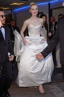 Elle Fanning feet photo thumbnail