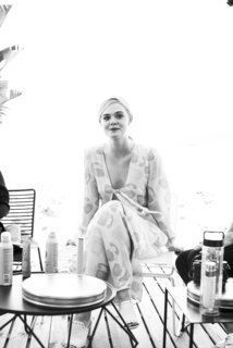 Elle Fanning feet photo thumbnail