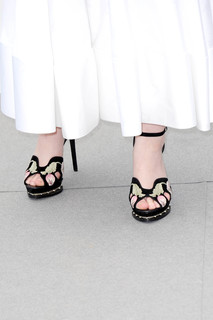 Elle Fanning feet photo thumbnail