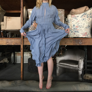 Elle Fanning feet photo thumbnail