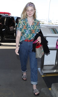 Elle Fanning feet photo thumbnail