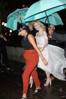 Elle Fanning feet photo thumbnail