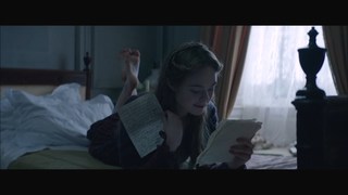 Elle Fanning feet photo thumbnail