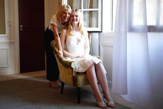 Elle Fanning feet photo thumbnail
