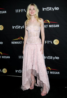 Elle Fanning feet photo thumbnail