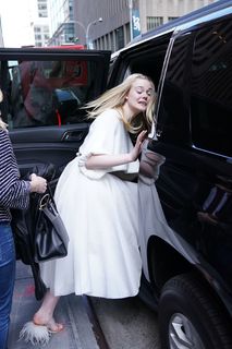Elle Fanning feet photo thumbnail
