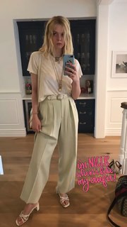 Elle Fanning feet photo thumbnail