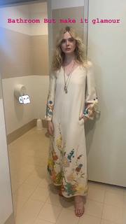 Elle Fanning feet photo thumbnail