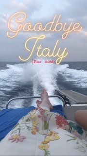 Elle Fanning feet photo thumbnail