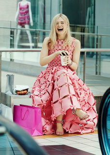 Elle Fanning feet photo thumbnail