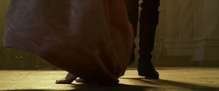 Elle Fanning feet photo thumbnail