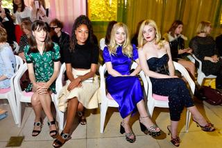 Elle Fanning feet photo thumbnail