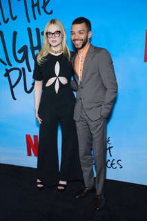 Elle Fanning feet photo thumbnail