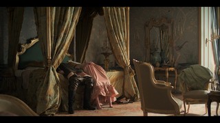 Elle Fanning feet photo thumbnail