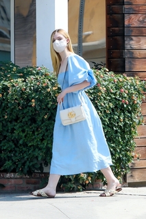 Elle Fanning feet photo thumbnail