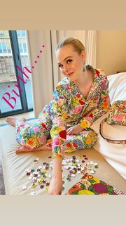 Elle Fanning feet photo thumbnail