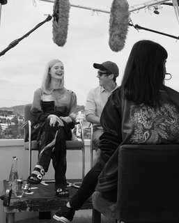 Elle Fanning feet photo thumbnail