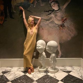 Elle Fanning feet photo thumbnail