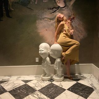 Elle Fanning feet photo thumbnail