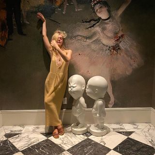 Elle Fanning feet photo thumbnail