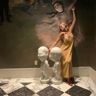 Elle Fanning feet photo thumbnail