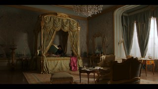 Elle Fanning feet photo thumbnail