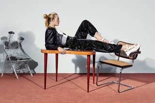 Elle Fanning feet photo thumbnail