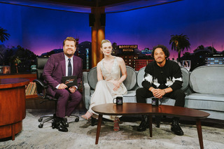 Elle Fanning feet photo thumbnail