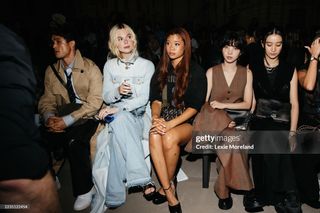 Elle Fanning feet photo thumbnail