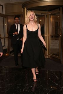 Elle Fanning feet photo thumbnail
