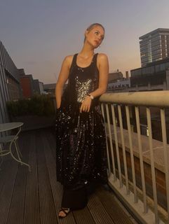 Elle Fanning feet photo thumbnail