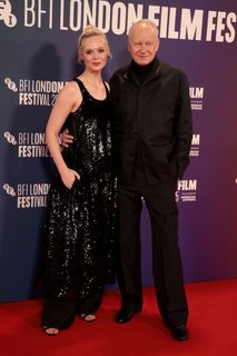 Elle Fanning feet photo thumbnail