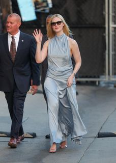 Elle Fanning feet photo thumbnail