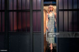 Elle Fanning feet photo thumbnail