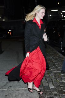 Elle Fanning feet photo 15