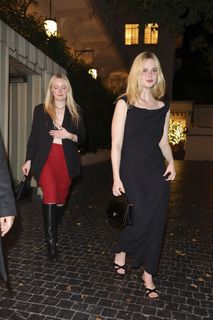 Elle Fanning feet photo 8