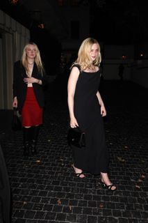 Elle Fanning feet photo 7