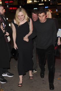Elle Fanning feet photo 2