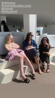 Elle Fanning feet photo 11