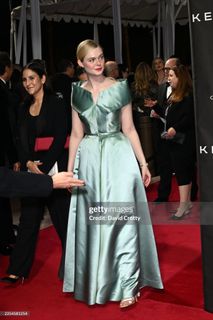 Elle Fanning feet photo 10