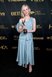 Elle Fanning feet photo 9